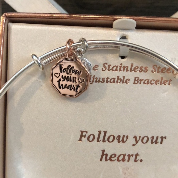 Arrow bangle bracelet - Picture 3 of 7